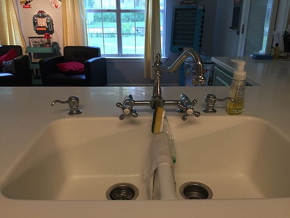 Vintage style kitchen sink