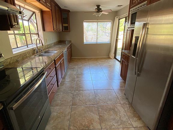 4th image of 558 N Spanish Springs Dr