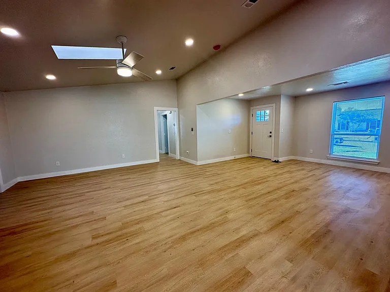 2922 Berkshire Dr — Photo 6