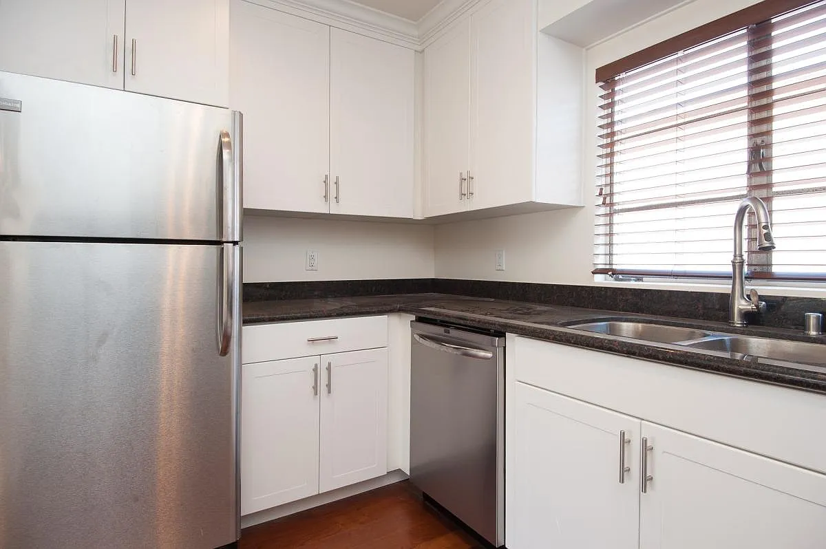 2 bed, 800 sqft, $4,195 — Photo 2