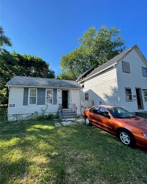 1st image of 310 W 14th St