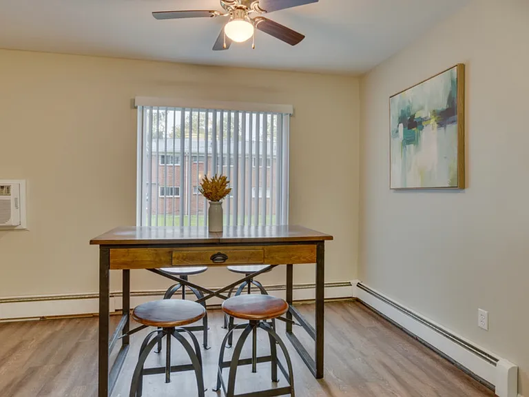 Sterling Hill Apartments — Photo 9