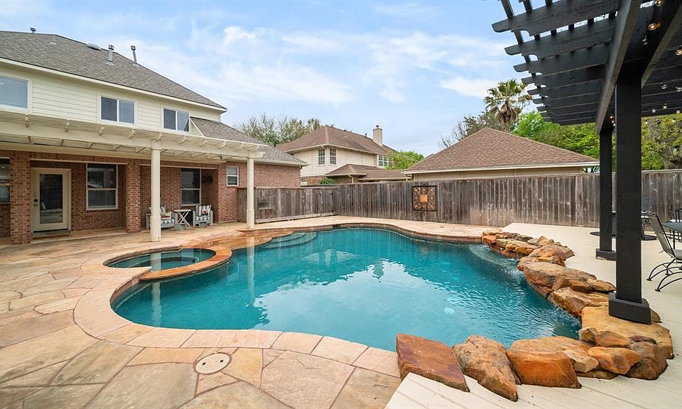 1st image of 1706 E Hedgecroft Drive