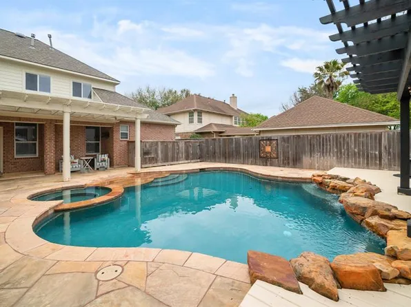 1706 E Hedgecroft Drive, El Lago, TX 77586