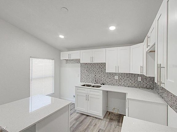 3rd image of 709R Leland Dr