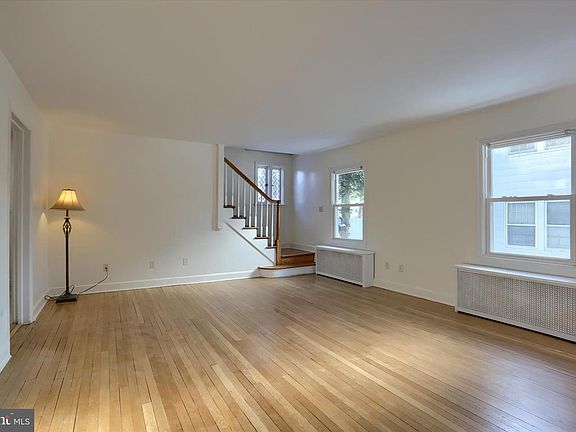 5th image of 116 Fox St