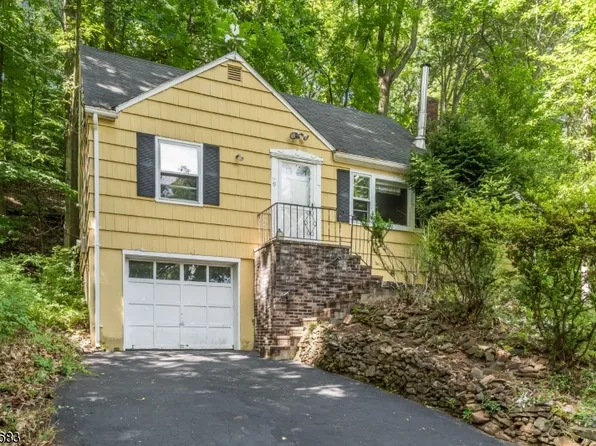 79 Park Pl, Watchung Boro, NJ 07069