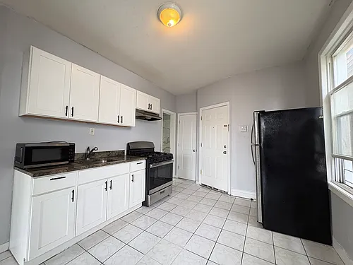 164 Lexington Ave #2R Photo 1