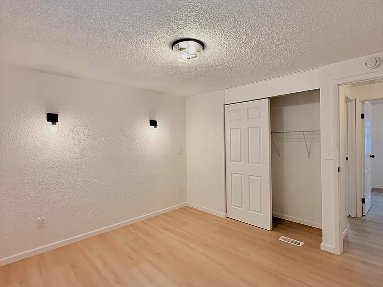 57 Zeller St — Photo 31