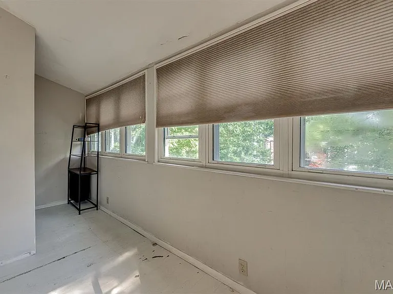5058 Winona Ave — Photo 18