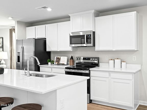 5th image of 529 Bell Creek Avenue NE