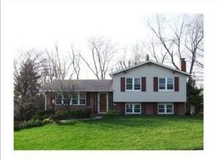 100 Lee Ridge Dr, Coraopolis, PA 15108