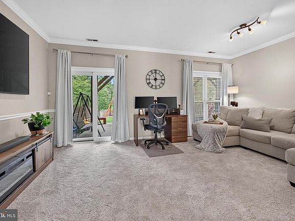 4th image of 14 Bayberry Ln