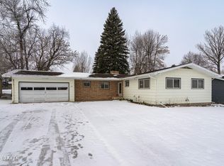 814 Terry Ave, Larimore, ND 58251