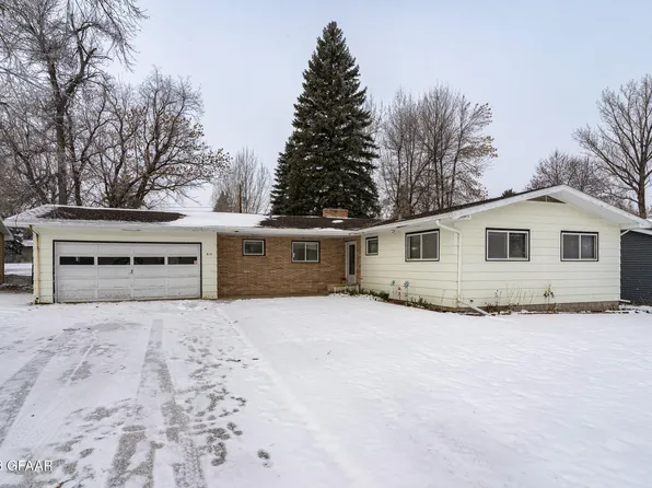 814 Terry Ave, Larimore, ND 58251