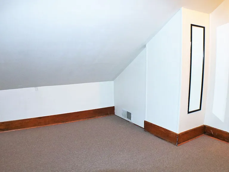 608 Ronalds St — Photo 10