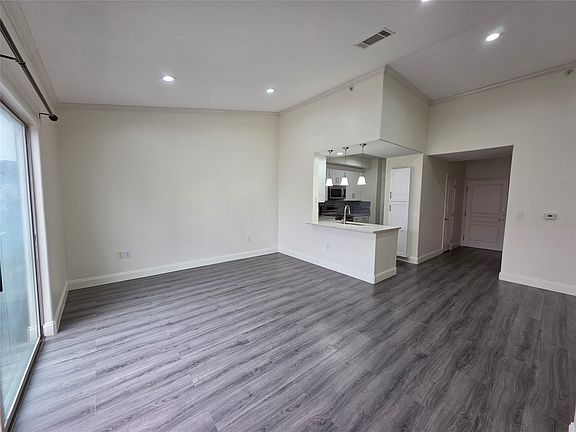 4th image of 330 Las Colinas Blvd #466