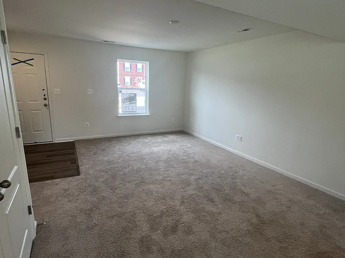 Building Photo - 164 Scotch Pine Dr #1