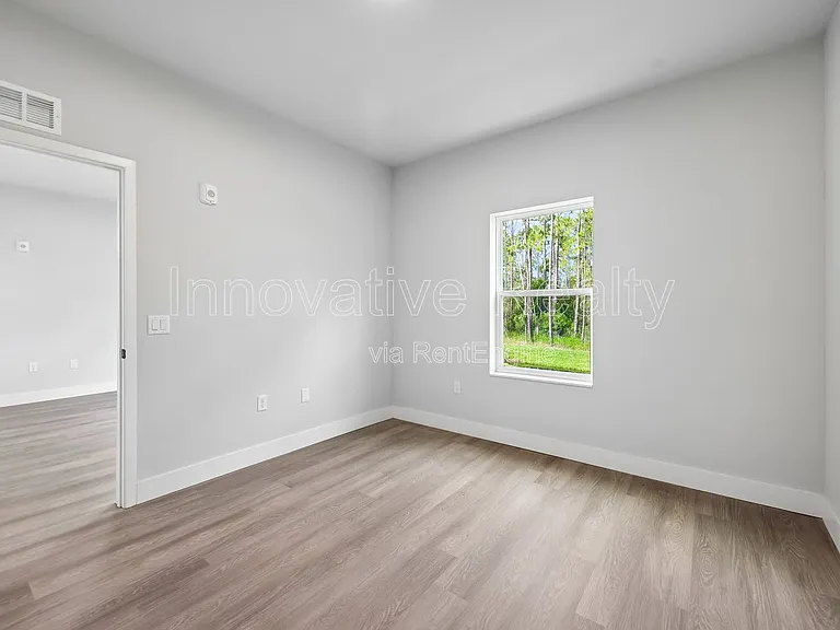 Las Palmas Apartments — Photo 48