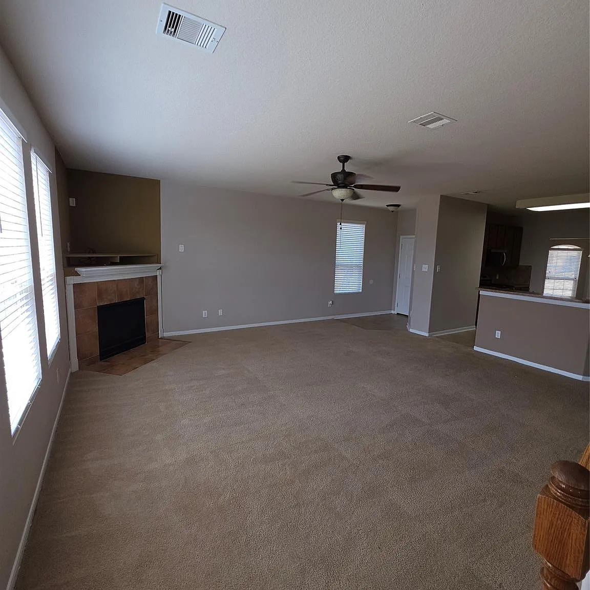 4 bed, 3.0 bath, 2394 sqft, $2,400 — Photo 4