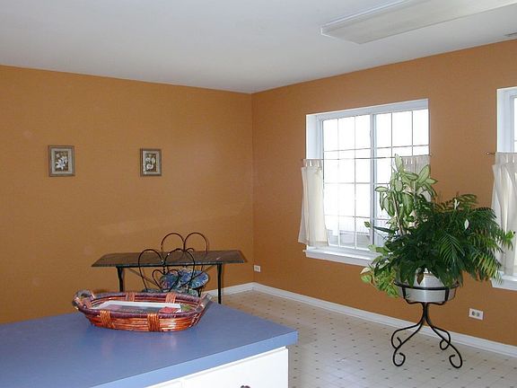 Kitchen/Eating Area