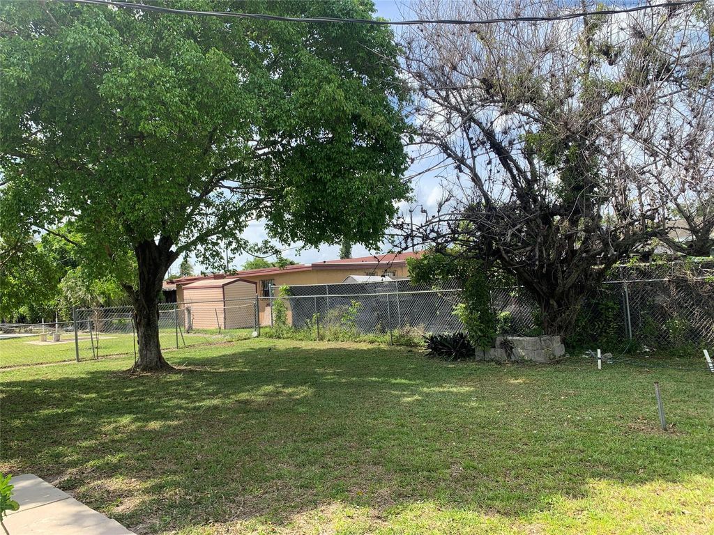 2911 NW 7th St, photo 4