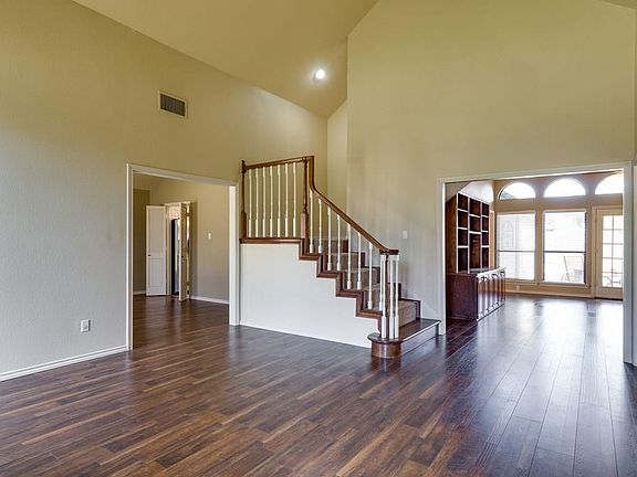 5th image of 220 Pebble Beach Dr