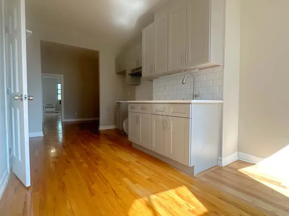 501 Graham Avenue image 1 of 6