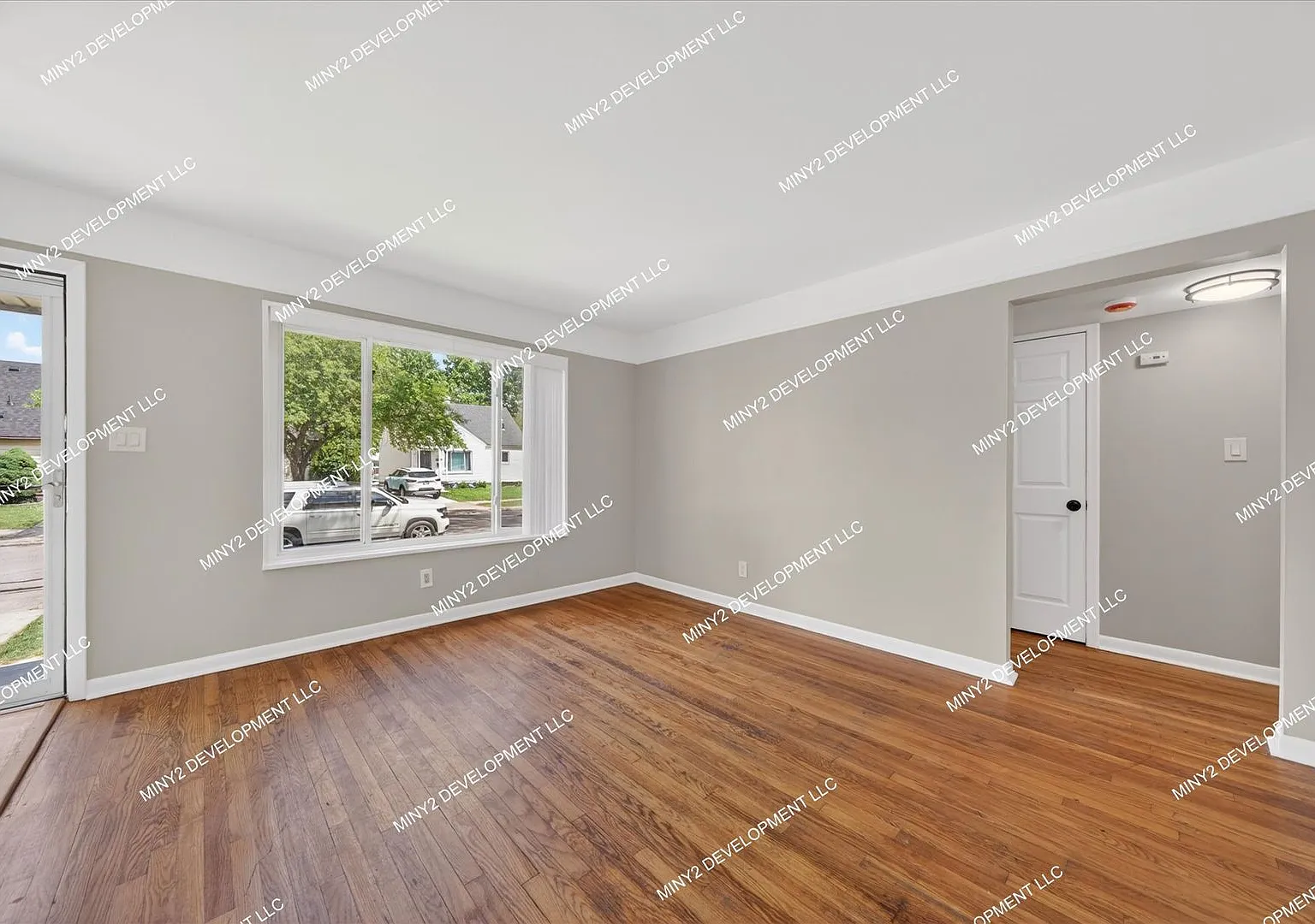 Fully Renovated 3-Bedroom Bungalow in Warren — Photo 4