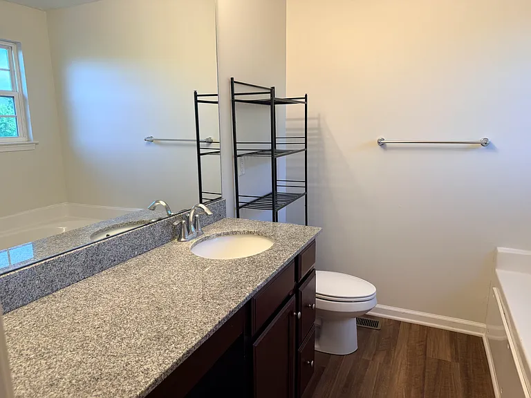 5055 Lake Forest Dr — Photo 17