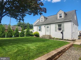2803 New Falls Rd, Levittown, PA 19056