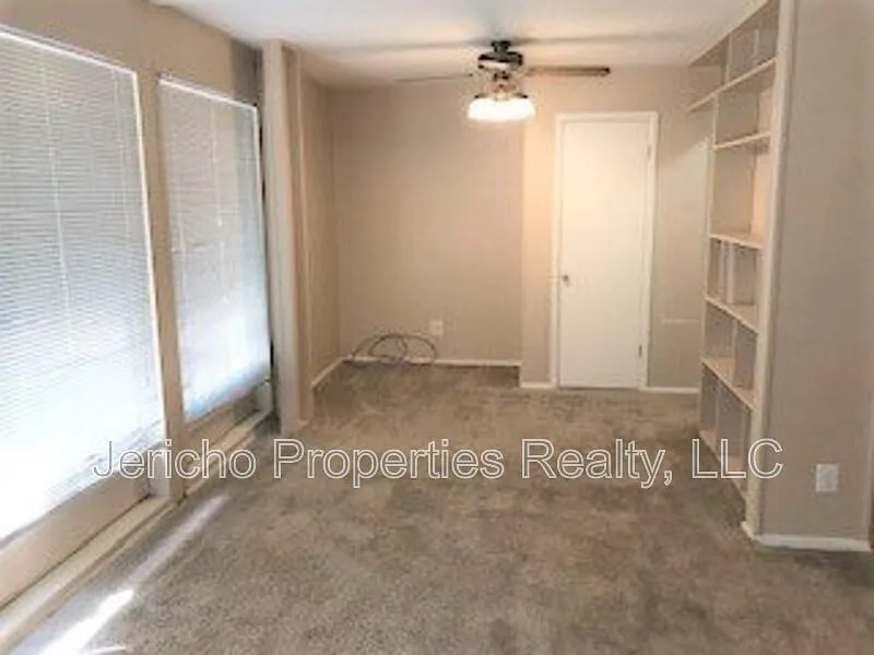2 bed, 1.0 bath, 892 sqft, $1,995 — Photo 3