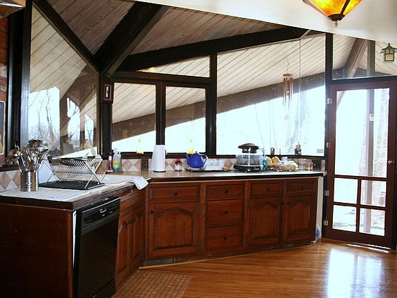 Enter Into Gourmet Kitchen