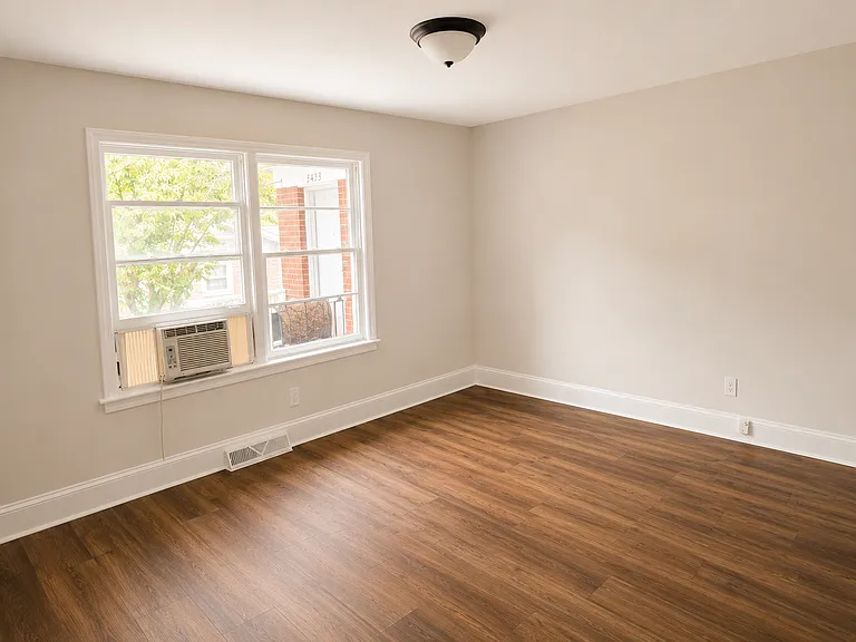 3435 Meredith Ave — Photo 7