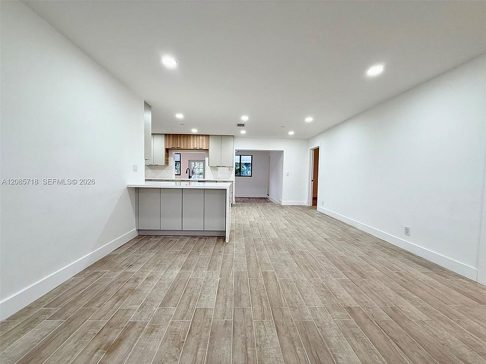 1st image of 2201 N 54th Ave