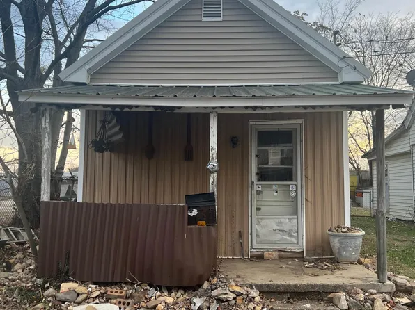 517 S 7th St, Boonville, IN 47601