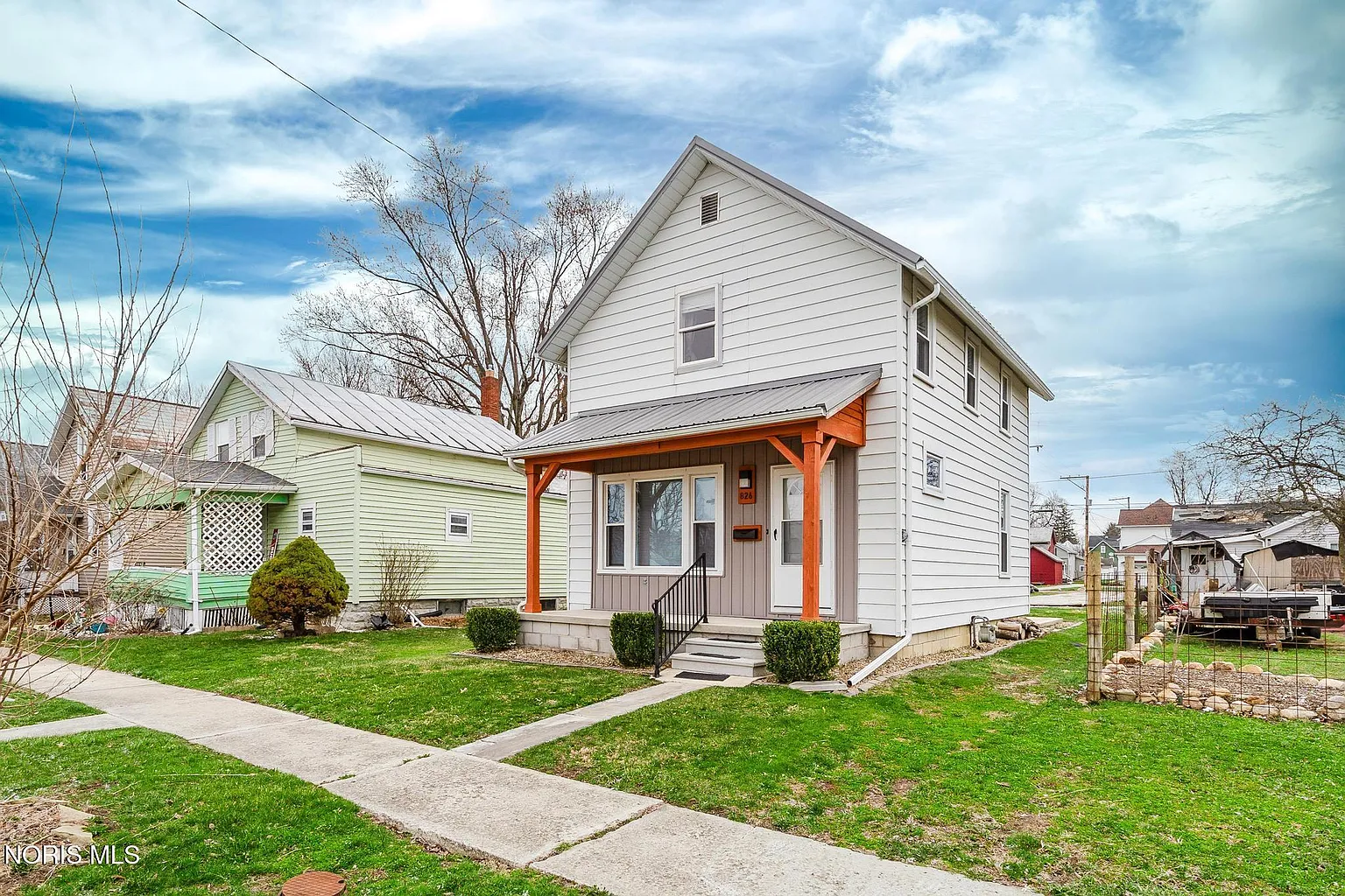 826 S Spring St photo 1