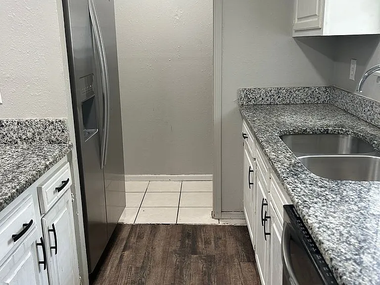 1602-1605 Juniper Cir — Photo 3
