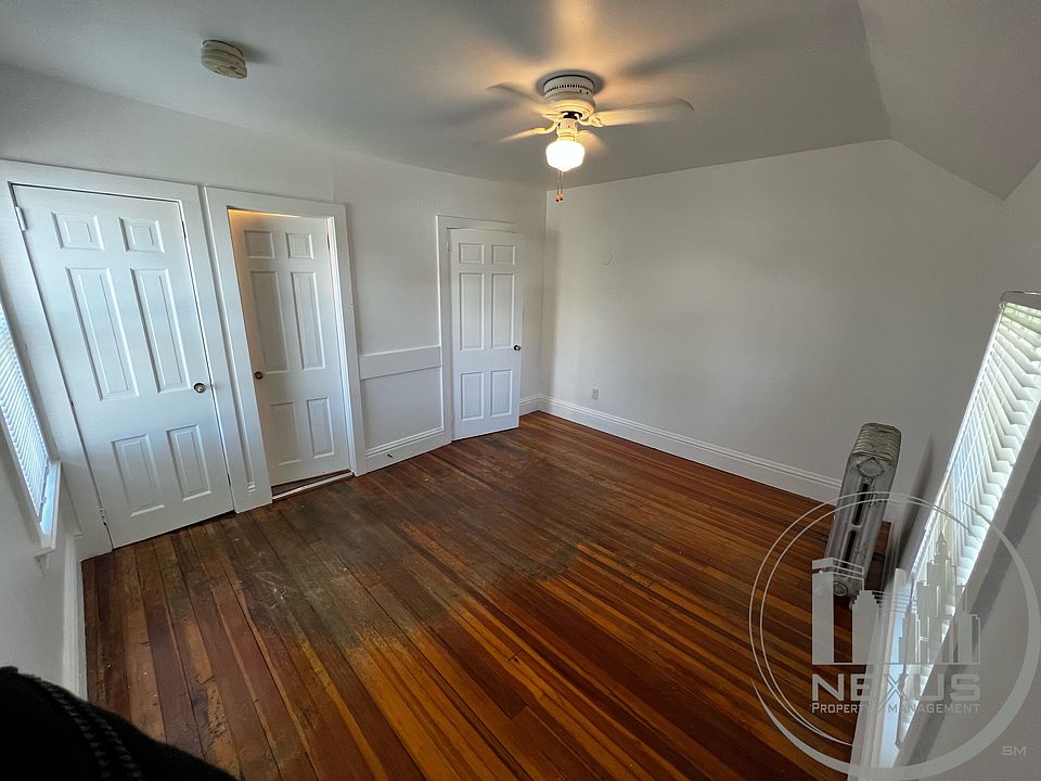 15 MIDDLE ST 2NDFLR 1B/1B H+HWINCLUDED DECK YARD PETSOK LAUNDRY PRKG