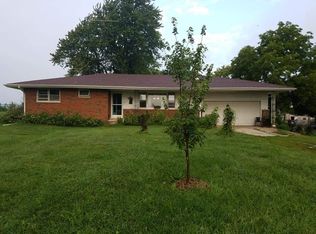 16239 E 26th Rd, Nokomis, IL 62075