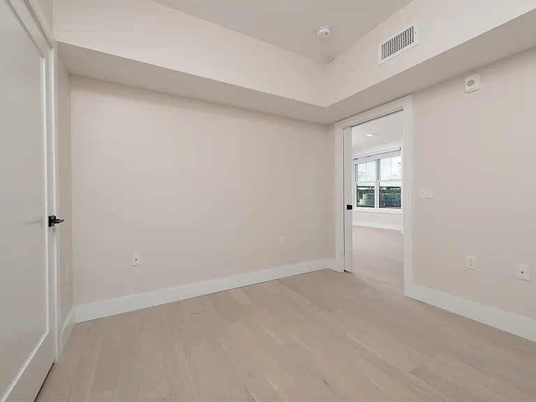 425 Border St #405 — Photo 10