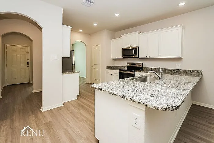 3 bed, 2.0 bath, 1570 sqft, $1,665 — Photo 3