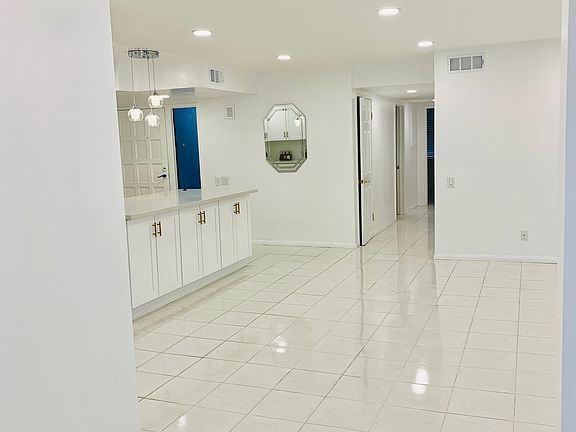 5th image of 5301 Balboa Blvd Unit F7