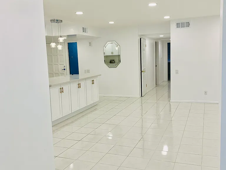5301 Balboa Blvd #F7 — Photo 5