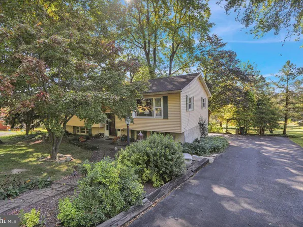 3259 E Galen Hall Rd, Reinholds, PA 17569