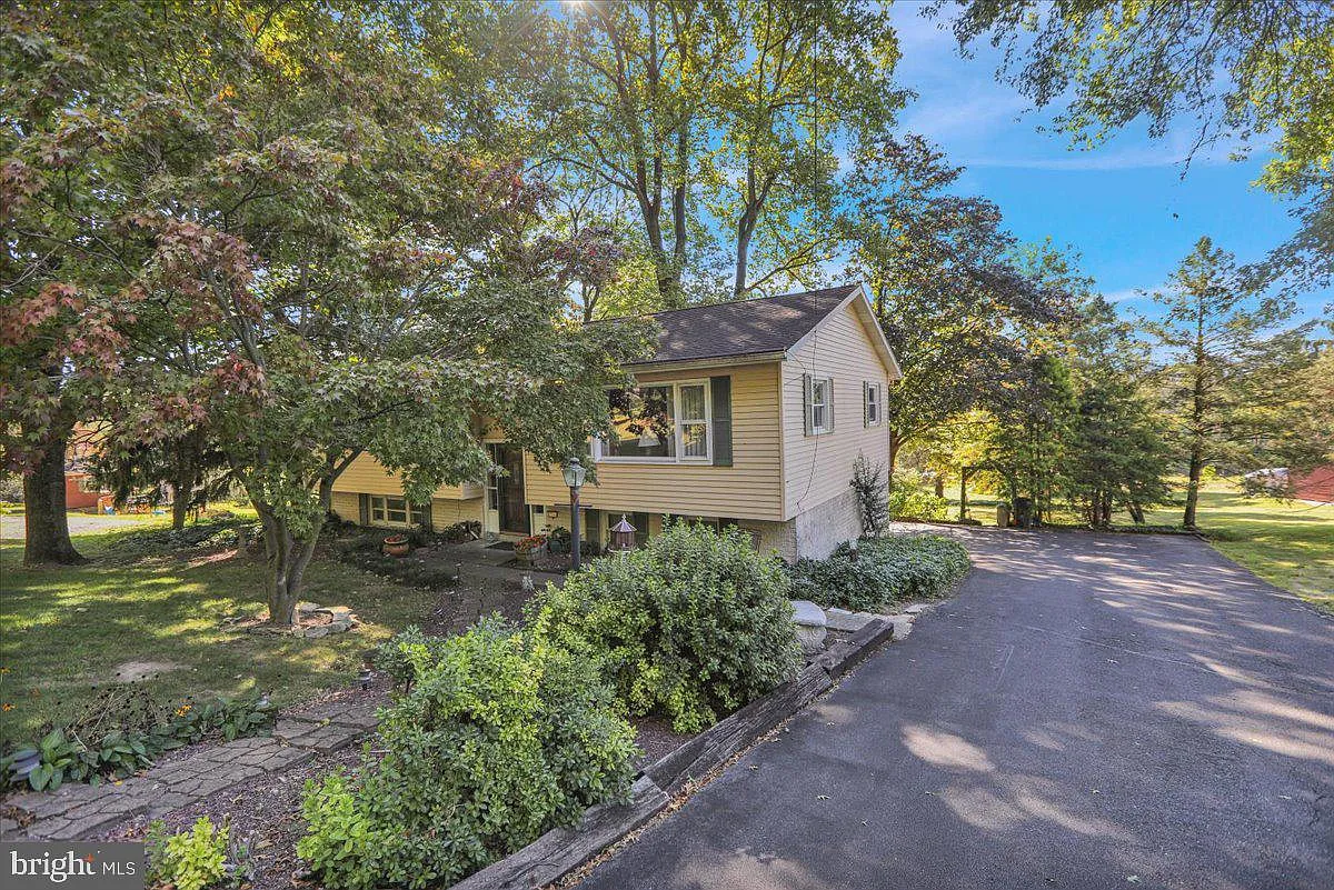 3259 E Galen Hall Rd photo 1