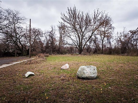 5th image of 2465 W 20th St Lot 95