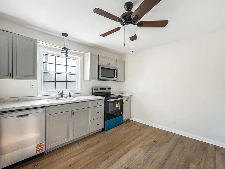 244 Newcomb Dr — Photo 6