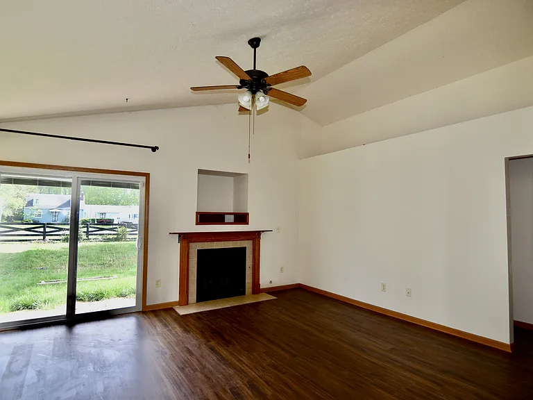 3665 Ashridge St — Photo 15