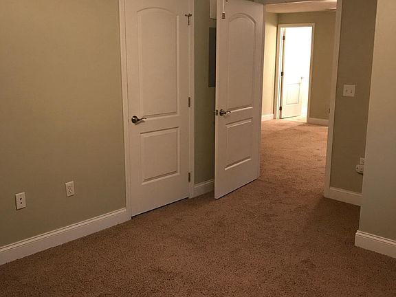 5th image of 1204 Creekview Ln